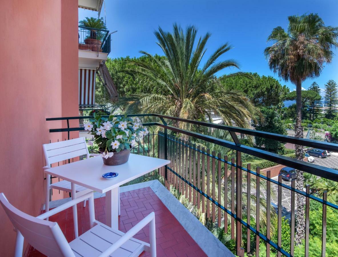 Solymar Apartments Sorrento Exterior photo